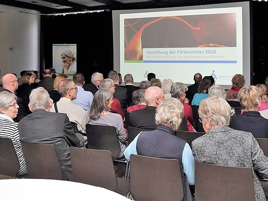 Rund 70 Teilnehmer waren bei der Preisverleihung 2018 der Alzheimer Forschung Initiative e.V im Württembergischen Kunstverein in Stuttgart.
