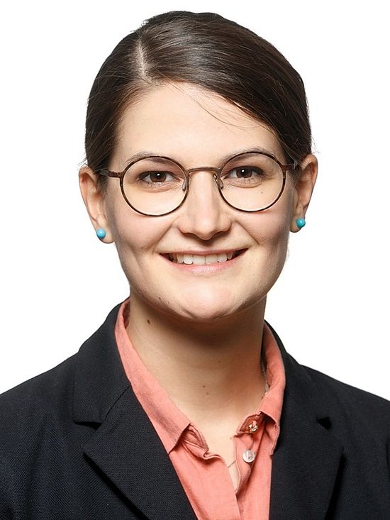 Dr. Julia Christl informiert über aktuelle Entwicklungen in der Alzheimer-Behandlung