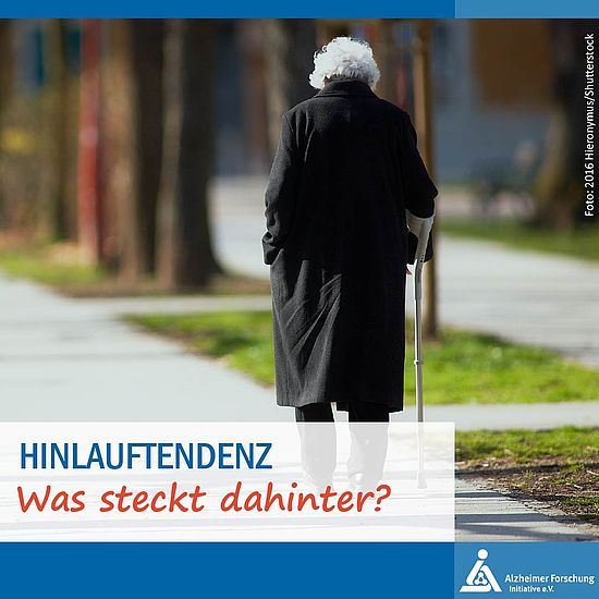Seniorin spaziert