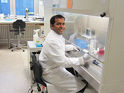 Dr. Sathish Kumar im Labor 